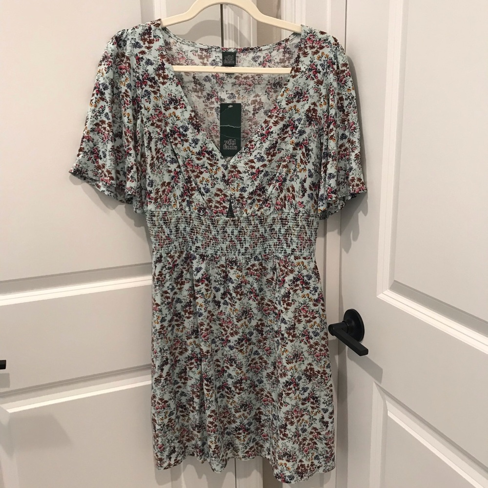 NWT Wild Fable Floral V-Neck Short Sleeve Dress in Light Blue size small